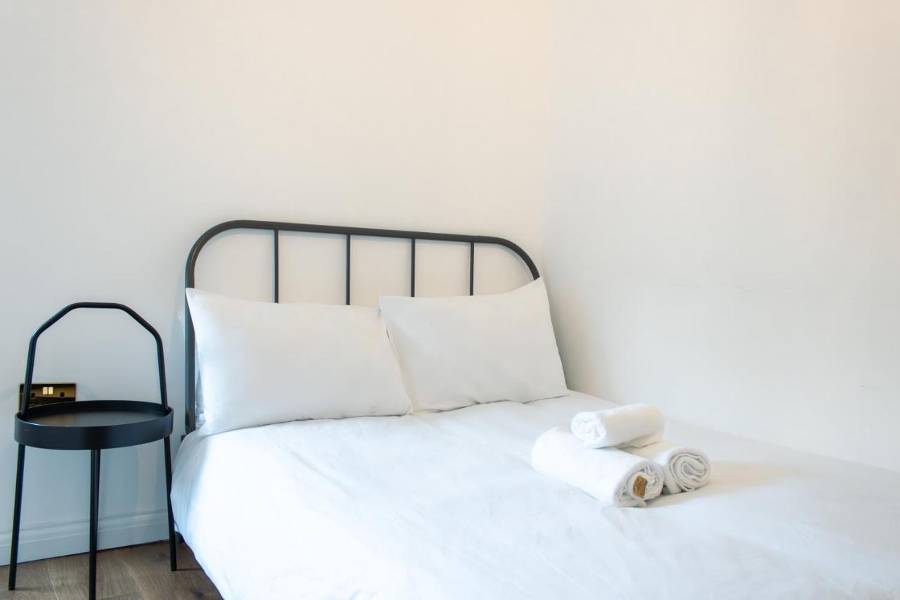 Nice 4 Bedroom Apartment Near City Centre 2-Min Walk To Metro !! Business & Family Friendly!! London Kültér fotó