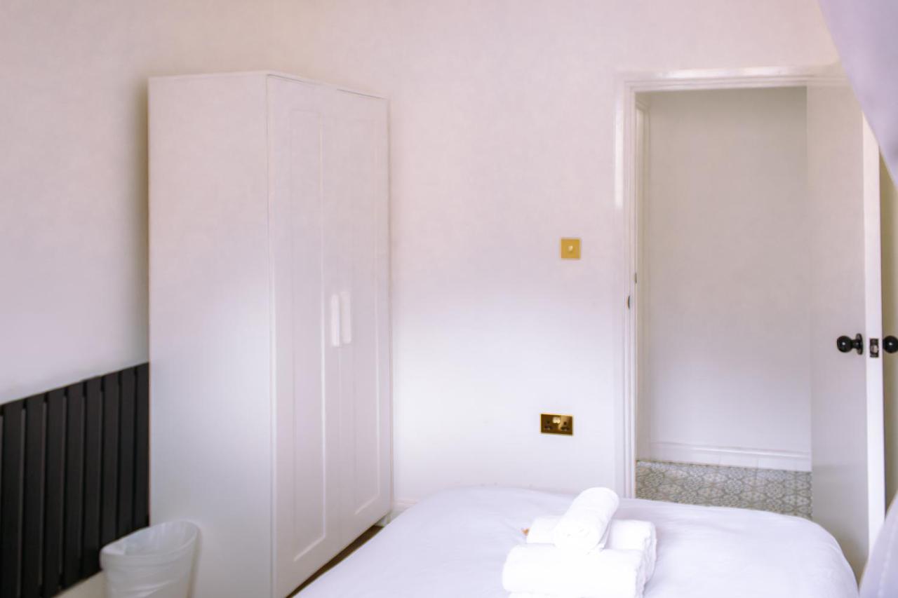 Nice 4 Bedroom Apartment Near City Centre 2-Min Walk To Metro !! Business & Family Friendly!! London Kültér fotó