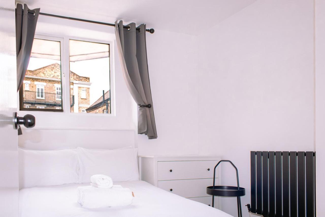 Nice 4 Bedroom Apartment Near City Centre 2-Min Walk To Metro !! Business & Family Friendly!! London Kültér fotó