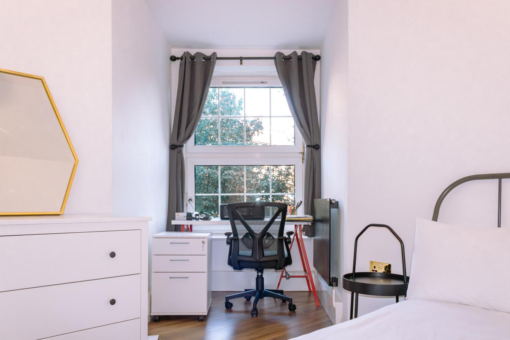 Nice 4 Bedroom Apartment Near City Centre 2-Min Walk To Metro !! Business & Family Friendly!! London Kültér fotó