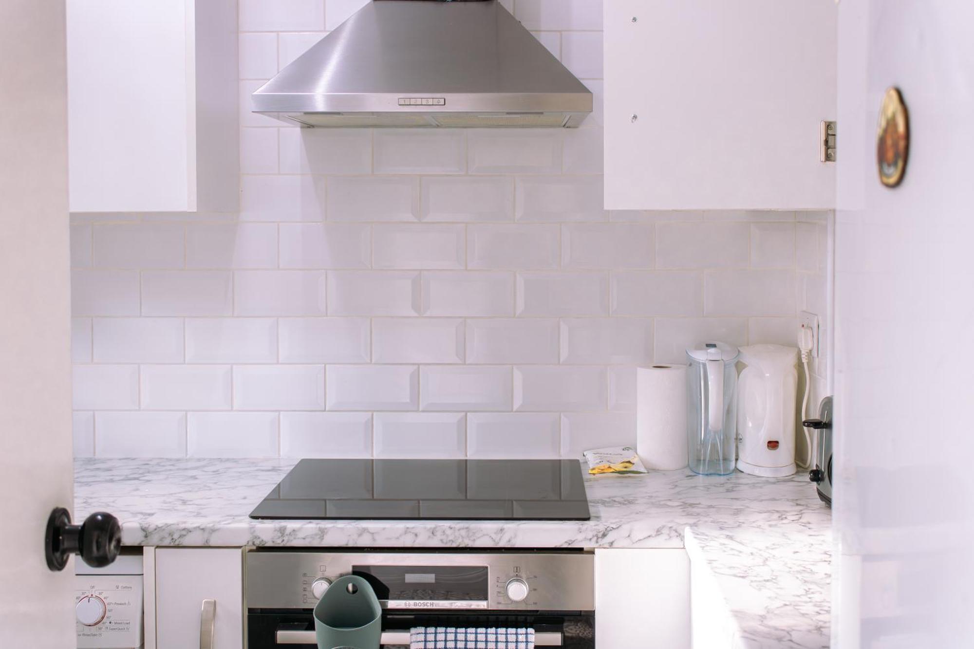 Nice 4 Bedroom Apartment Near City Centre 2-Min Walk To Metro !! Business & Family Friendly!! London Kültér fotó
