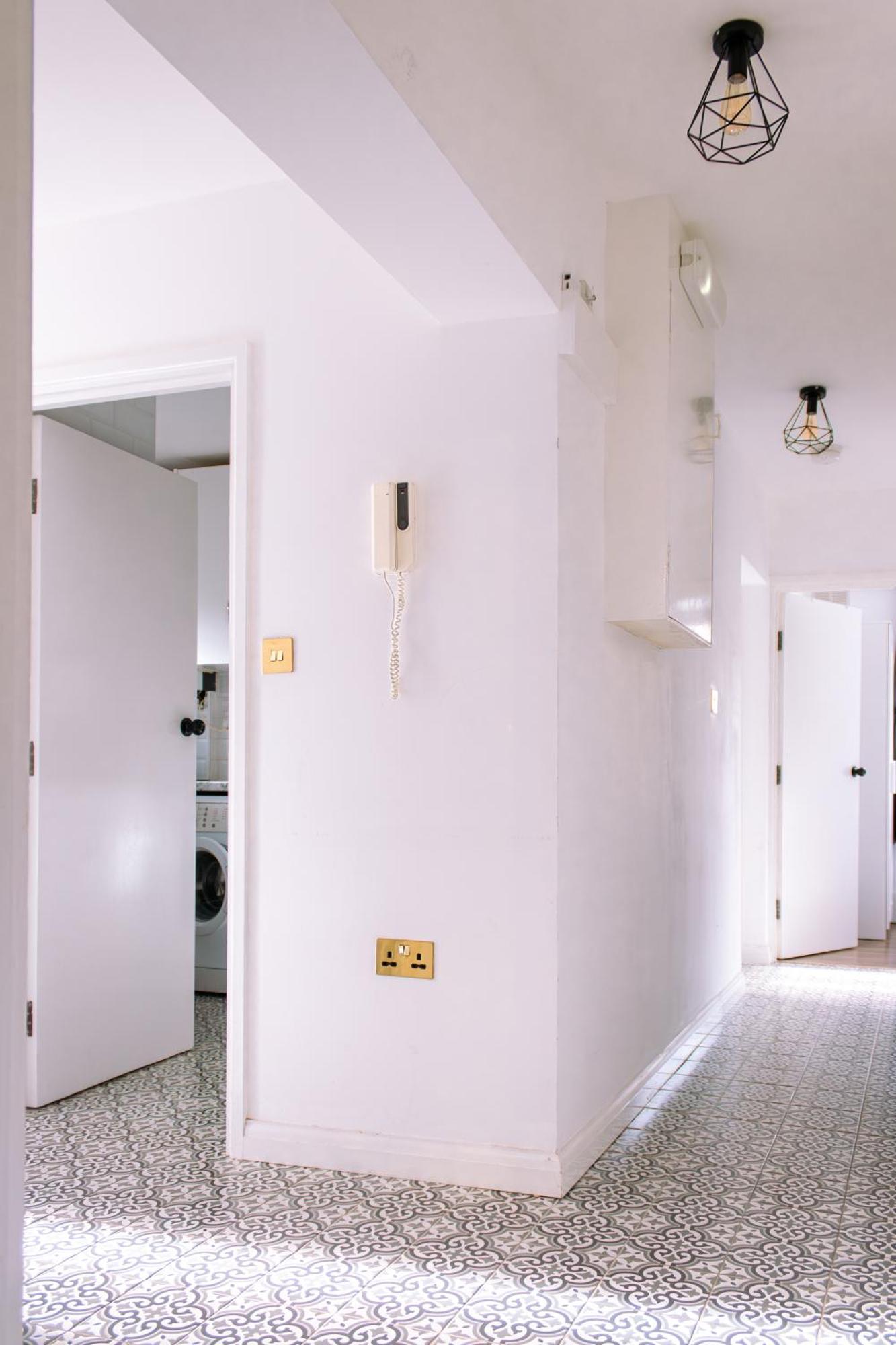 Nice 4 Bedroom Apartment Near City Centre 2-Min Walk To Metro !! Business & Family Friendly!! London Kültér fotó